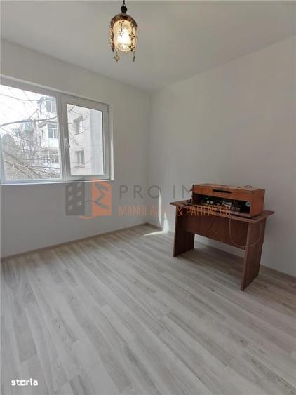 Apartament cu 3 camere semidecomandat în Lacu