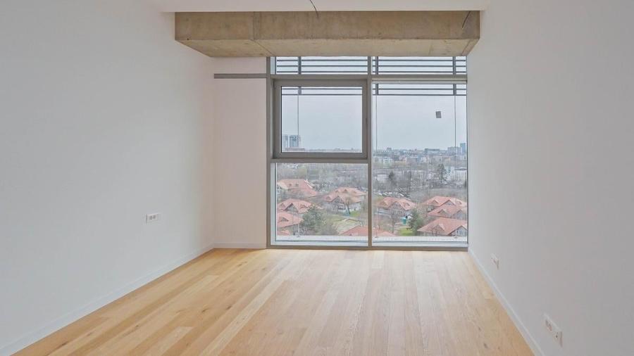 Apartament cu 4 camere semidecomandat în Aviației