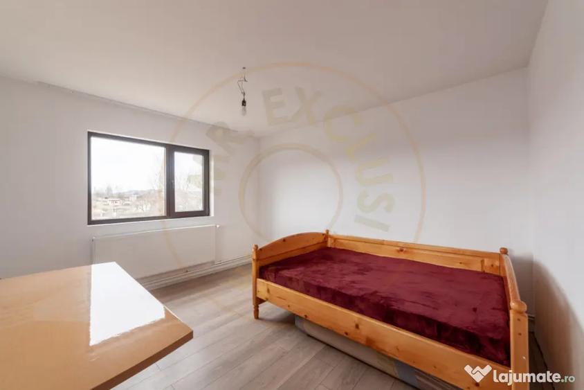 Casă cu 7 camere cu Teren 4563 Mp în Central