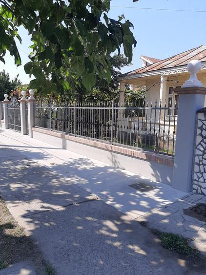 Casă cu 4 camere în Barcea