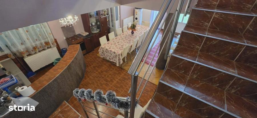 Casă cu 5 camere cu Teren 1200 Mp în Bratca