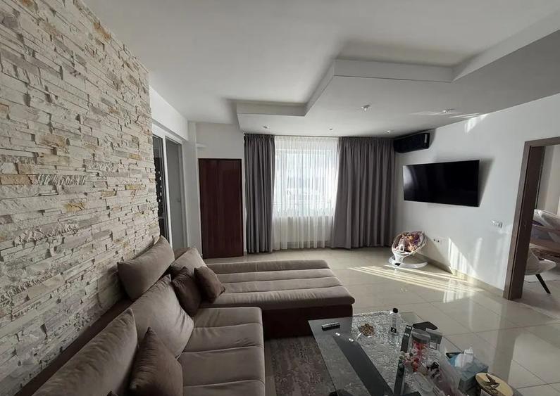 Apartament cu 3 camere decomandat, mobilat în Brătianu