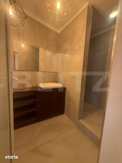 Casă cu 8 camere cu Teren 400 Mp în Central