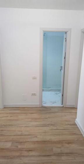 Apartament cu 2 camere decomandat în Trocadero