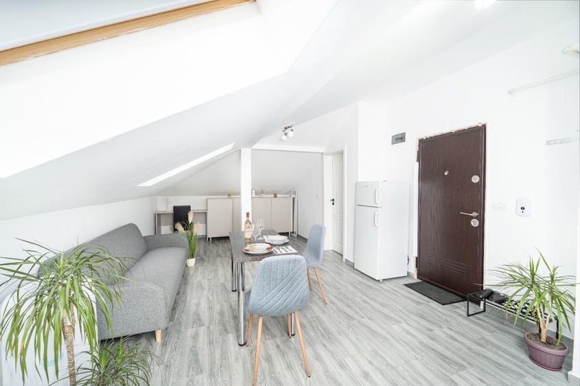 Apartament cu 2 camere decomandat în Central