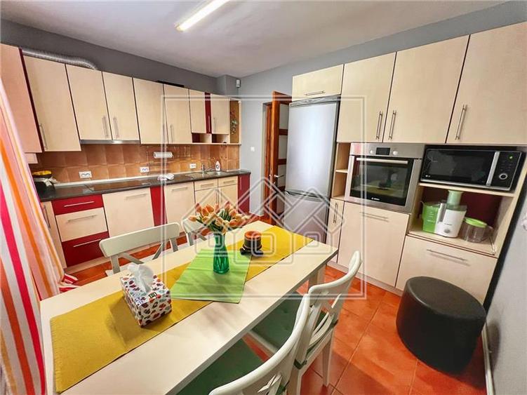 Apartament cu 3 camere decomandat în Șelimbăr