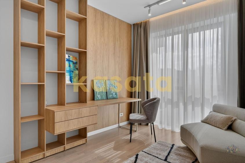 Apartament cu 4 camere semidecomandat, mobilat în Central