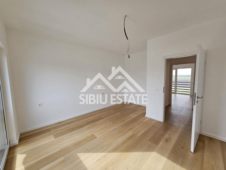 Duplex cu 4 camere cu Canalizare în Șura Mică