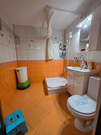 Apartament cu 2 camere decomandat în Colentina