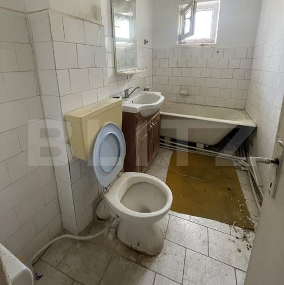 Apartament cu 3 camere semidecomandat în Central