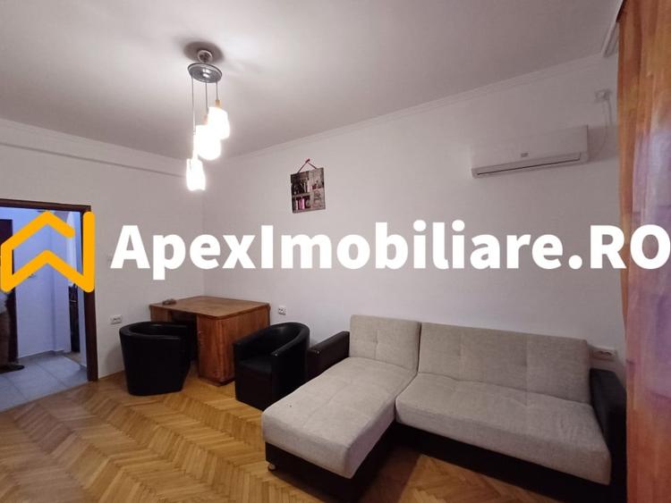 Apartament cu 3 camere semidecomandat, mobilat în Eminescu