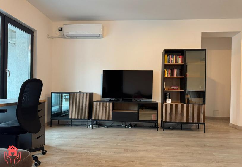 Apartament cu 3 camere semidecomandat, mobilat în P-ța Alba Iulia