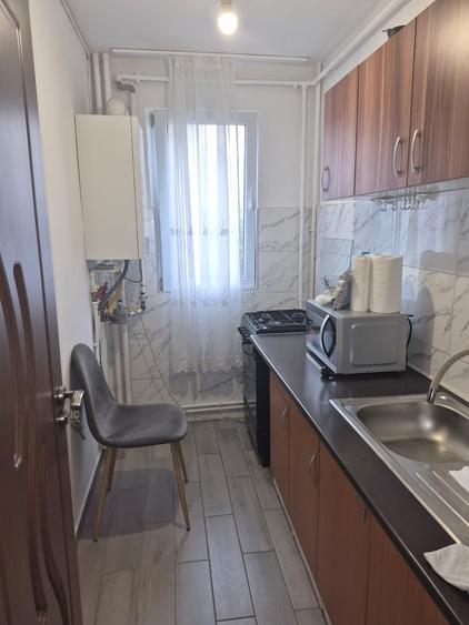 Apartament cu 2 camere semidecomandat în Giurgiului