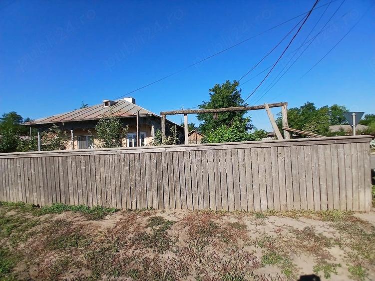 Casă cu Teren 1470 Mp în Tătaru