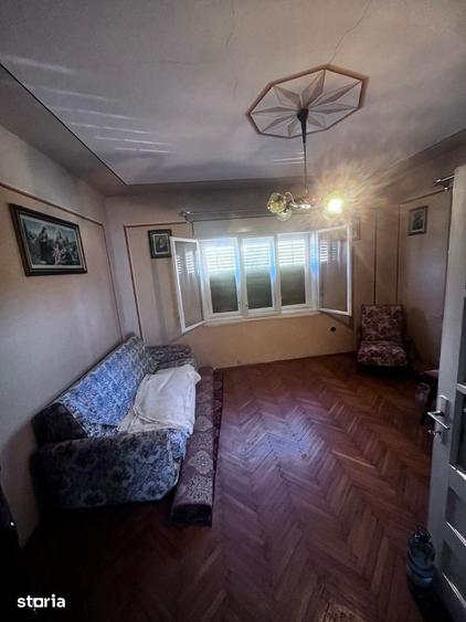 Casă cu 3 camere cu Teren 3000 Mp în Central