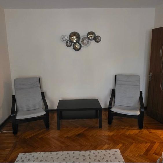 Apartament cu 3 camere semidecomandat, mobilat în Dristor