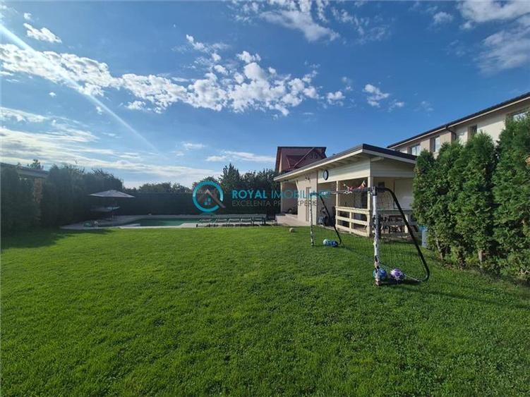 Duplex cu 5 camere cu Piscina în Păulești