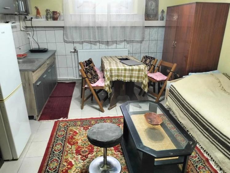 Garsonieră decomandată în Central