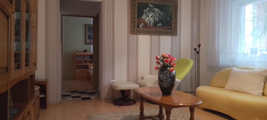 Apartament cu 3 camere semidecomandat în Șagului