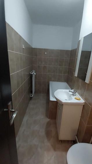 Garsonieră decomandată în Vest