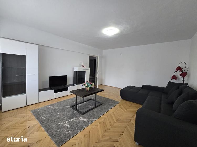 Apartament cu 2 camere decomandat în Piața Centrală