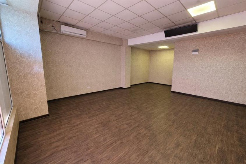 Spațiu comercial, de 45 mp, în Baza 3