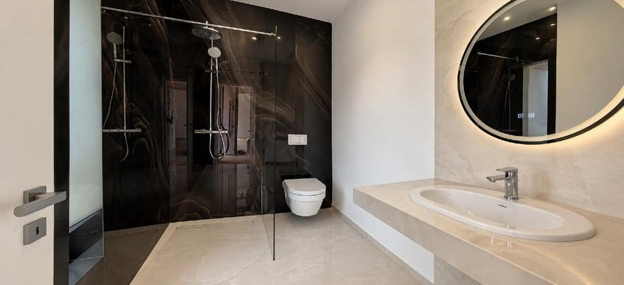 Casă individuală cu 5 camere cu Canalizare în Tunari