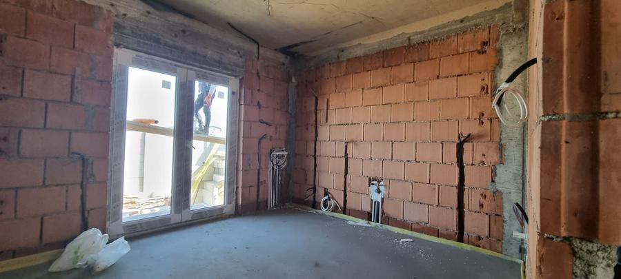 Casă individuală cu 4 camere cu Canalizare în Nord