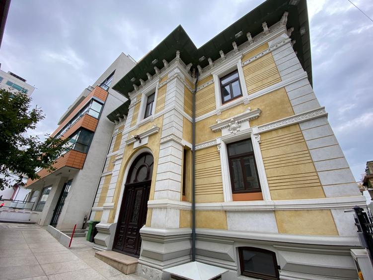Birou, de 1,993 mp, în Universitate