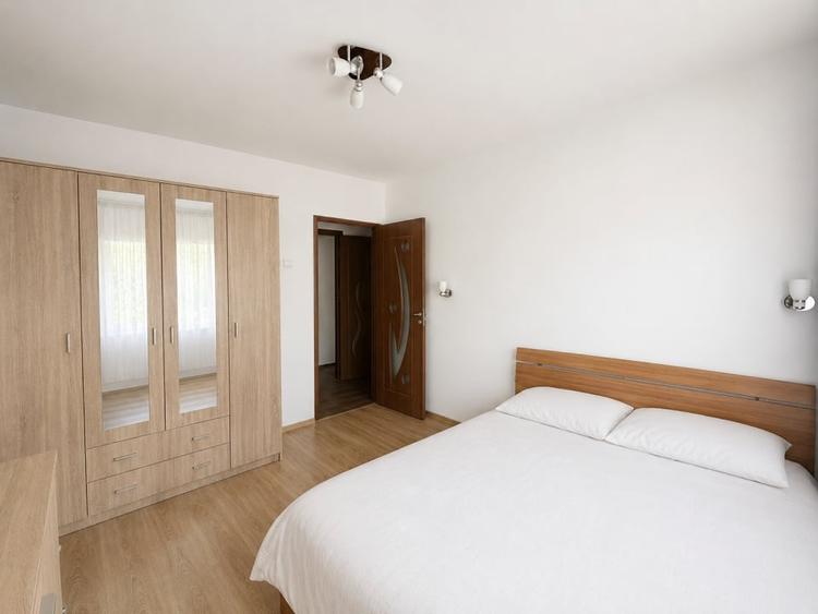 Apartament cu 3 camere decomandat, mobilat în Noua
