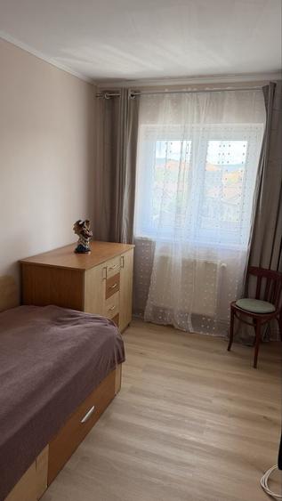 Apartament cu 3 camere în Lazaret