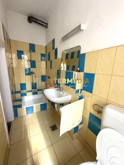 Casă individuală cu 6 camere cu Canalizare în Central