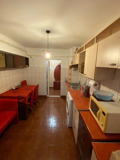 Apartament 4 camere | 104 mp total | Micro 18 | Centrala proprie | Panouri apa calda | Loc parcare | - 2