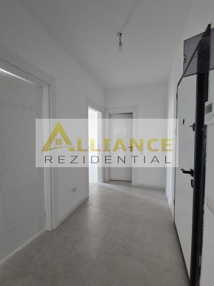 Apartament cu 3 camere decomandat în Sud