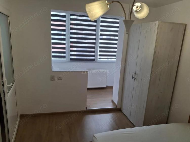 Apartament cu 3 camere semidecomandat în Micro III