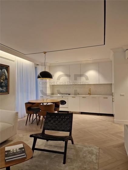 Apartament cu 4 camere decomandat în Central