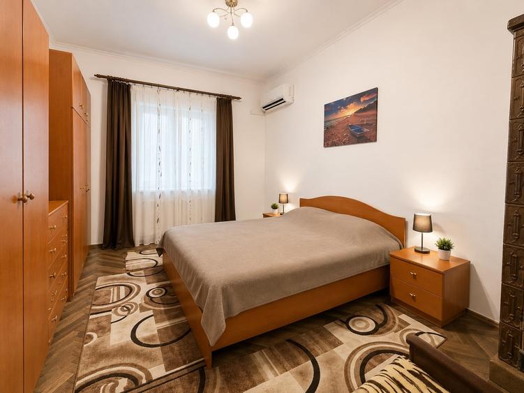 Apartament cu 5 camere semidecomandat în Armeneasca