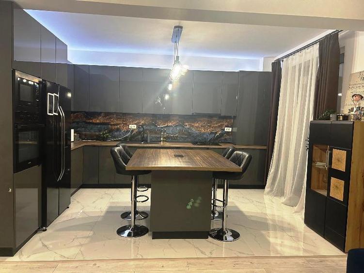 Casă cu 5 camere cu Teren 218 Mp în Prelungirea Ghencea