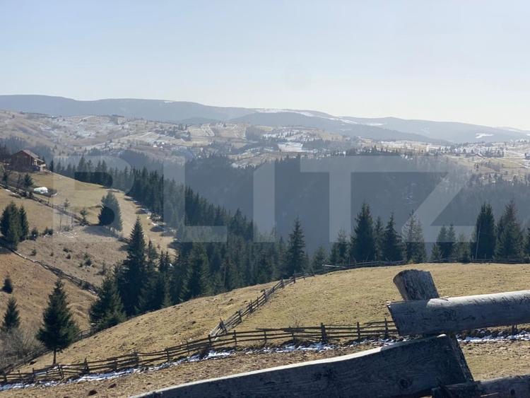 Teren intravilan, front la strada, 3321mp, utilitati, Marisel - 2