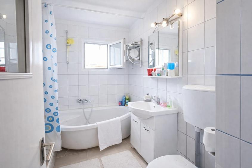 Apartament cu 3 camere decomandat, mobilat în Frumoasa