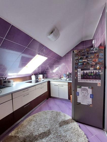 Apartament cu 4 camere semidecomandat, mobilat în Florești