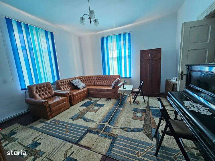 Casă cu 3 camere cu Teren 500 Mp în Central