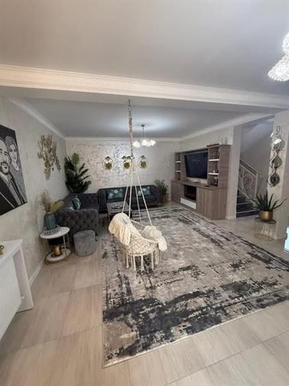 Duplex cu 5 camere cu Teren 200 Mp în Central