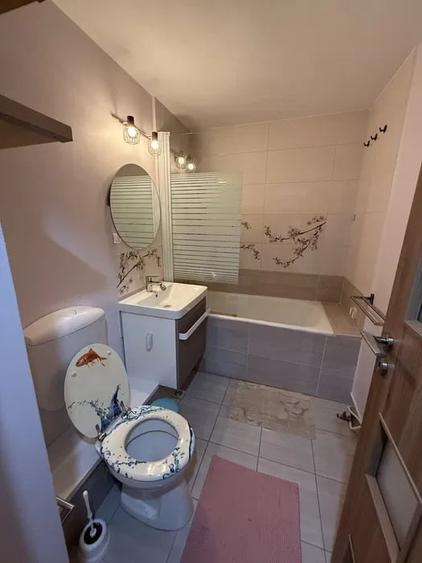Apartament cu 3 camere decomandat, mobilat în Nicolina