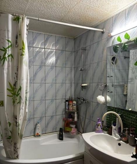 Apartament cu 3 camere semidecomandat în Gorjului