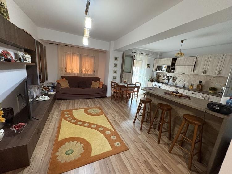 Apartament cu 3 camere decomandat în Lenin Sud
