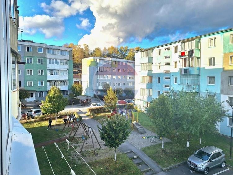Apartament cu 3 camere decomandat, mobilat în Central
