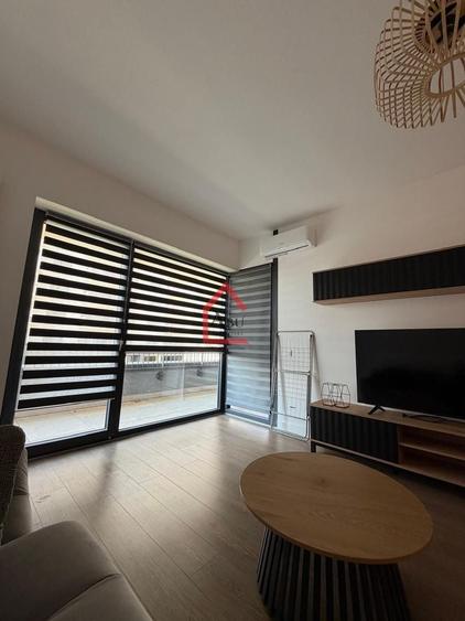 Apartament cu 2 camere semidecomandat, mobilat în Baza 3