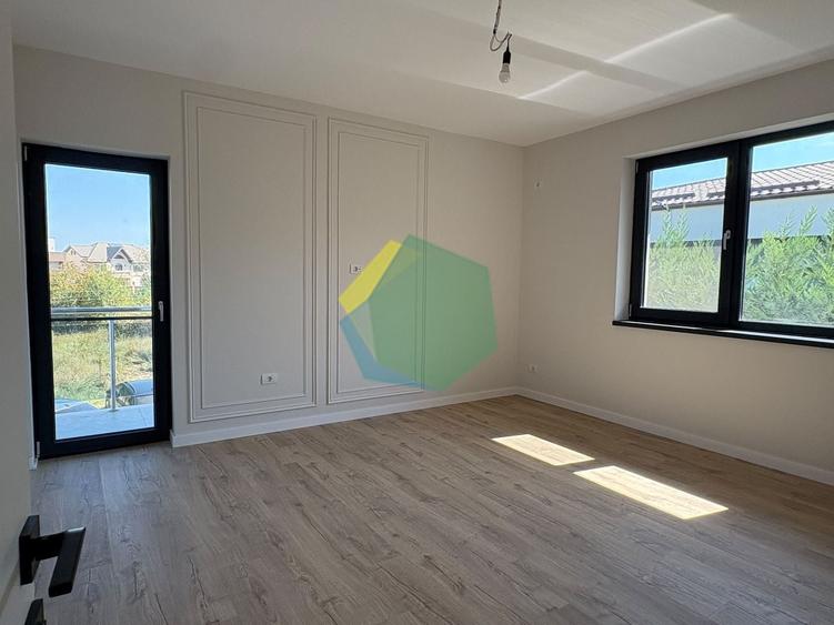 Casă individuală cu 5 camere cu Canalizare în Est