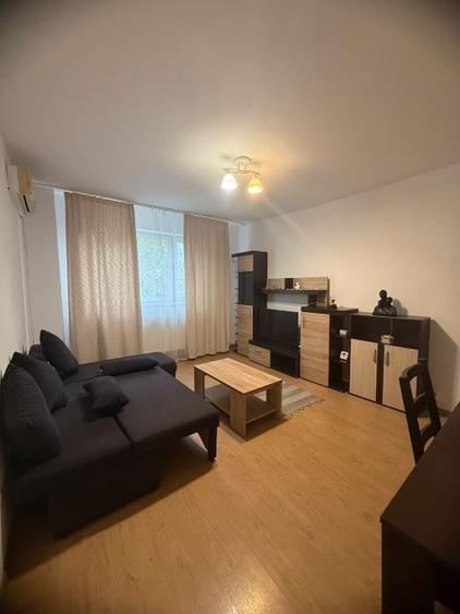 Apartament cu 2 camere semidecomandat, mobilat în Blașcovici